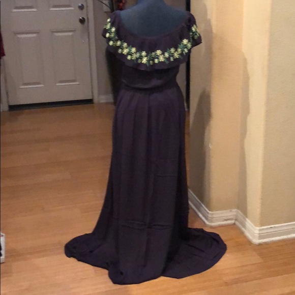 Off the shoulder embroidered design Dress - Picture 6 of 6